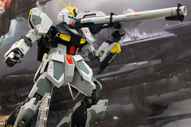 Nu Gundam with bazooka